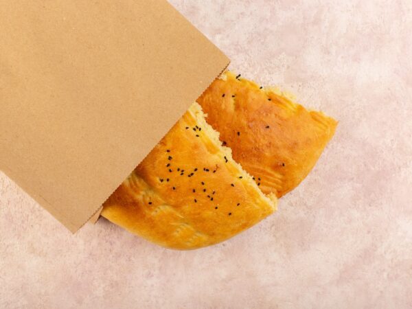 Por que alguns pastéis continuam crocantes mesmo depois da entrega?